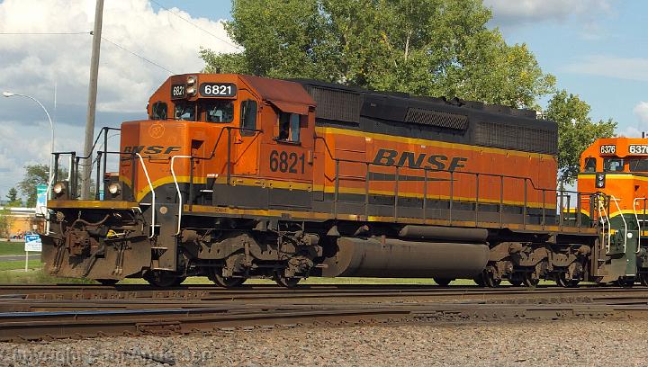 BNSF 6821 - SD40-2.jpg